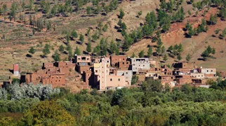 I Atlas-bjergene ser vi små berber landsbyer. Foto Kathrine Svejstrup
