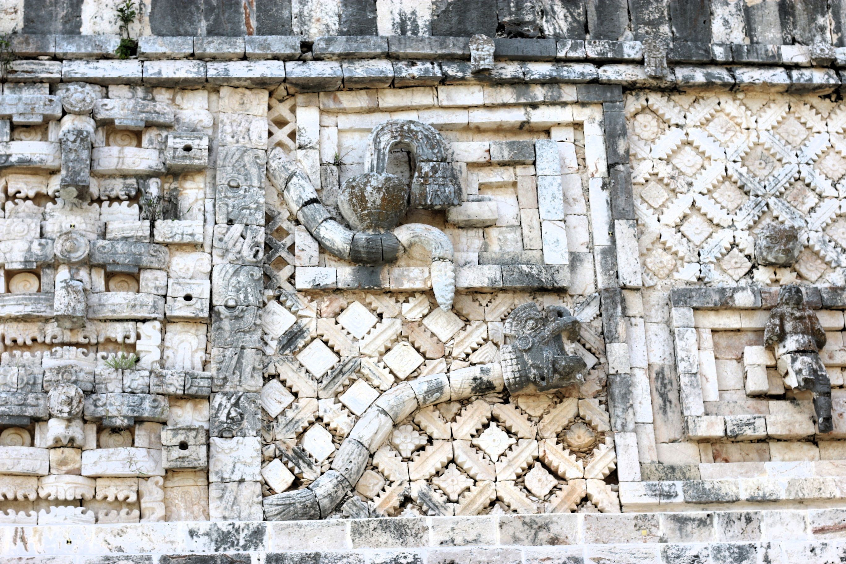 Detaljerige stenudskæringer fra Uxmal fortæller om en imponerende byggetradition. Foto Caroline Sølvsten
