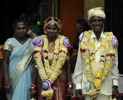 På en rejse til Sri Lanka med Viktors Farmor kan man opleve at det er meget populært at blive gift i Kandy. Foto Claus Christensen