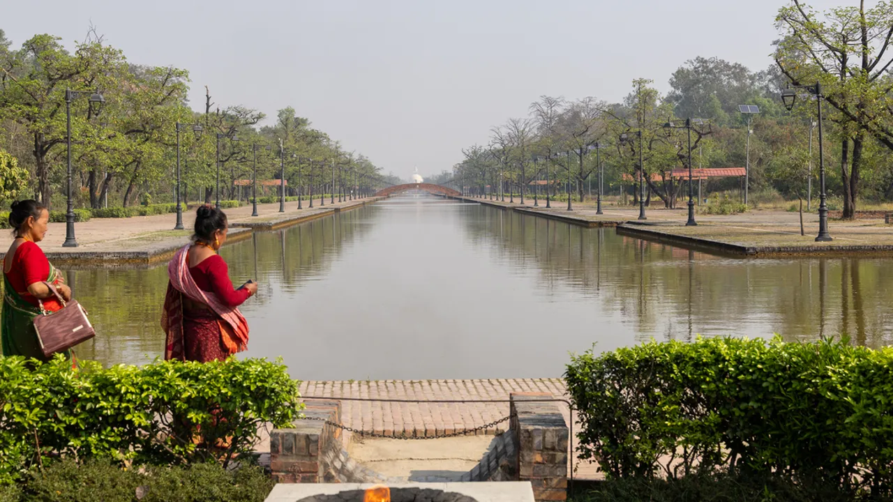 Vi besøger Lumbini, Buddhas fødested. Foto Verner Ruud Nielsen