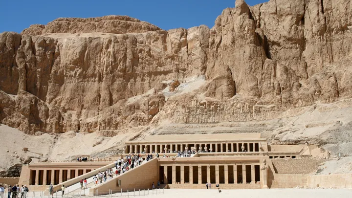 For 3500 år siden kuppede dronning Hatsepsut sig til magten i Egypten. Læs med i Viktors Farmors artikelunivers