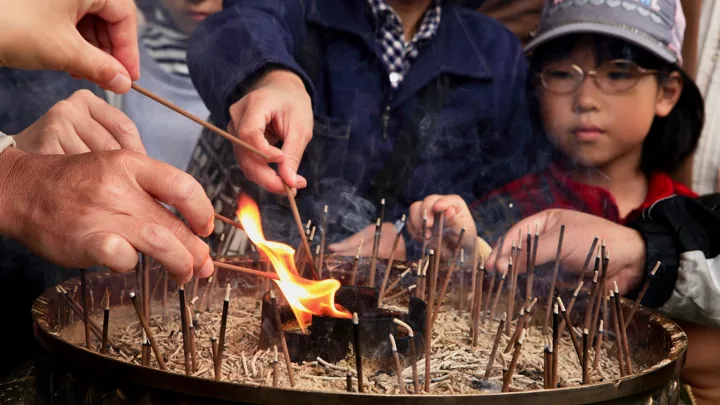 Religion spiller en vigtig rolle i Japan. Det ses blandt andet i templet Todai-Ji i Nara. Foto Anders Stoustrup