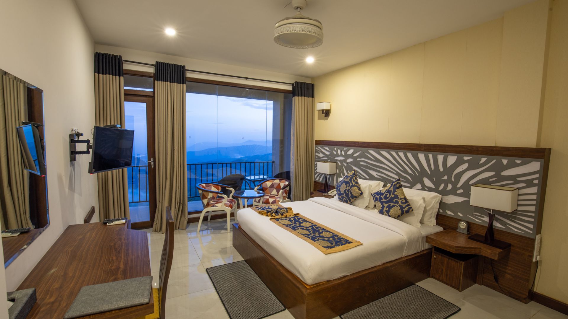 Skønt hotel i grønne omgivelser med udsigt til bakkerne og dalen fra hele hotellet. Foto Viktors Farmor