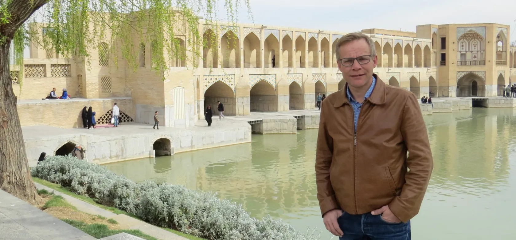 Esben er far til Viktor, som Viktors Farmor er opkaldt efter.