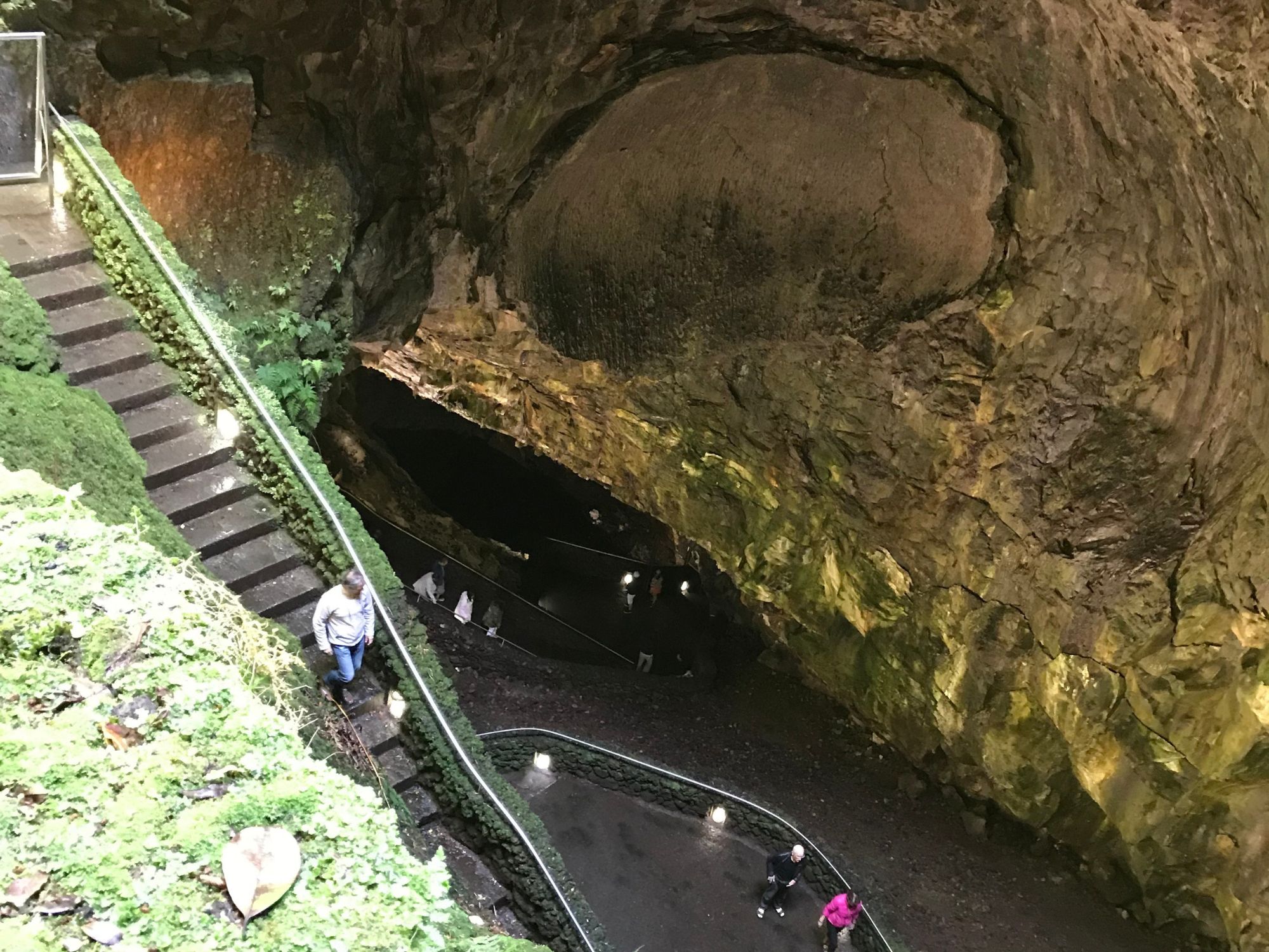 Aftryk fra en kæmpe gasboble i Algar do Carvão. Foto Henriette Jensen