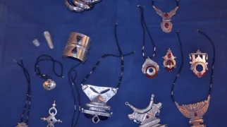 Beduin-smykker i sølv, agat og onyx, alle fundet af Kirsten Gynther Holm på rejser i blandt andet Marokko.