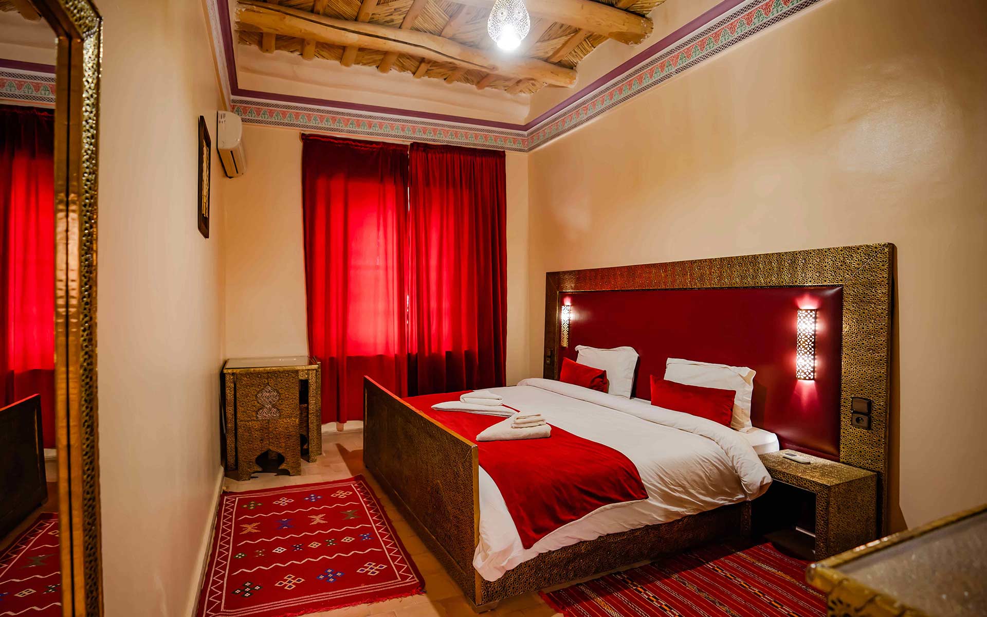 Kasbah Tizzarouine er vores base i Dades-dalen.