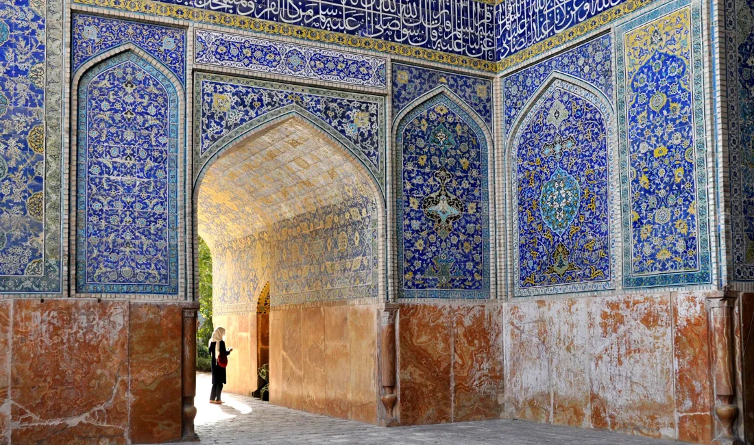 Isfahan er den halve verden, siges det om byen, hvor vi finder den imponerende Emam Moské. Foto Thorkild Møller