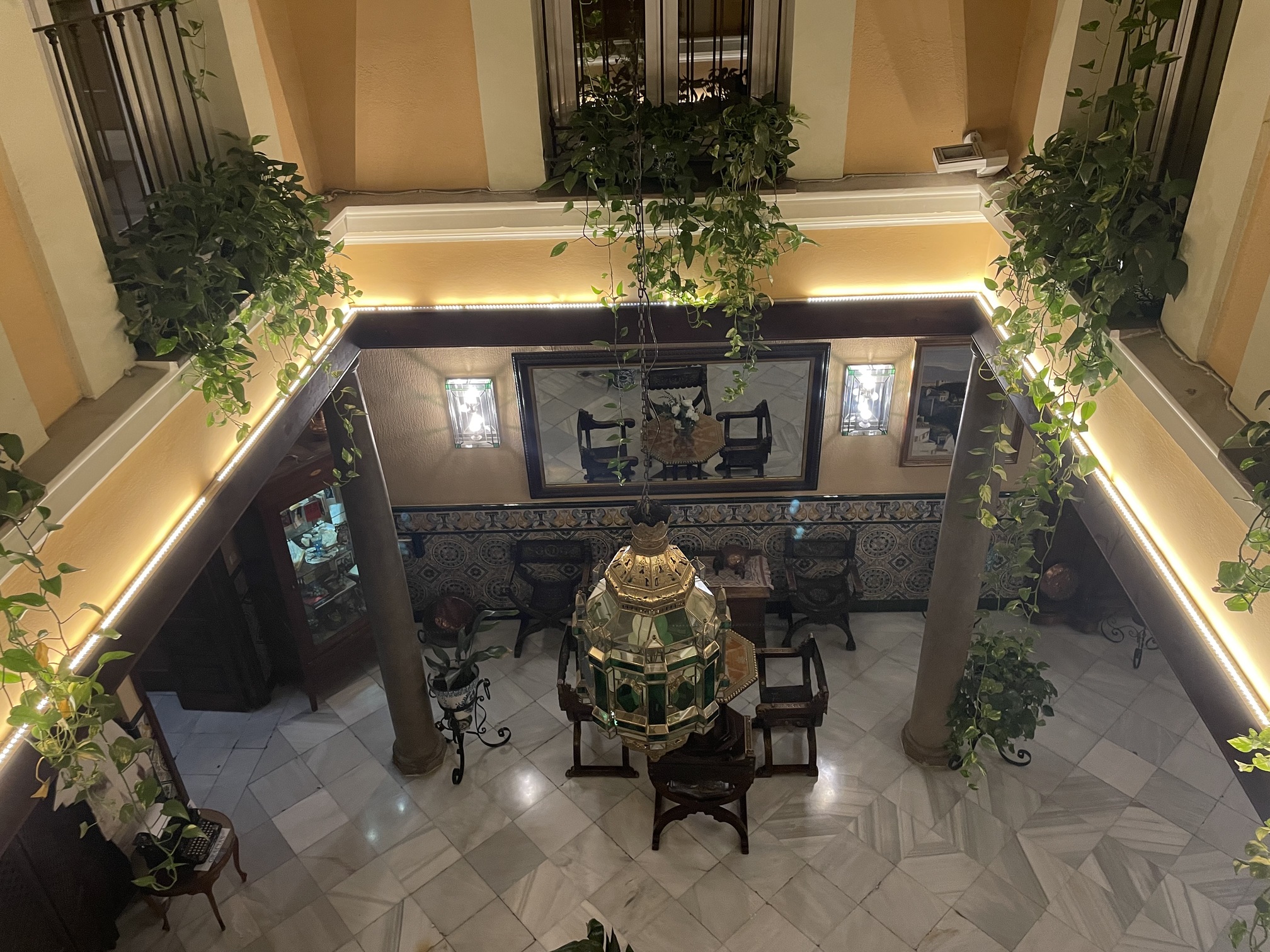 Vores hotel er 3-stjernet og ligger godt centralt i hjertet af Granada. Foto Viktors Farmor