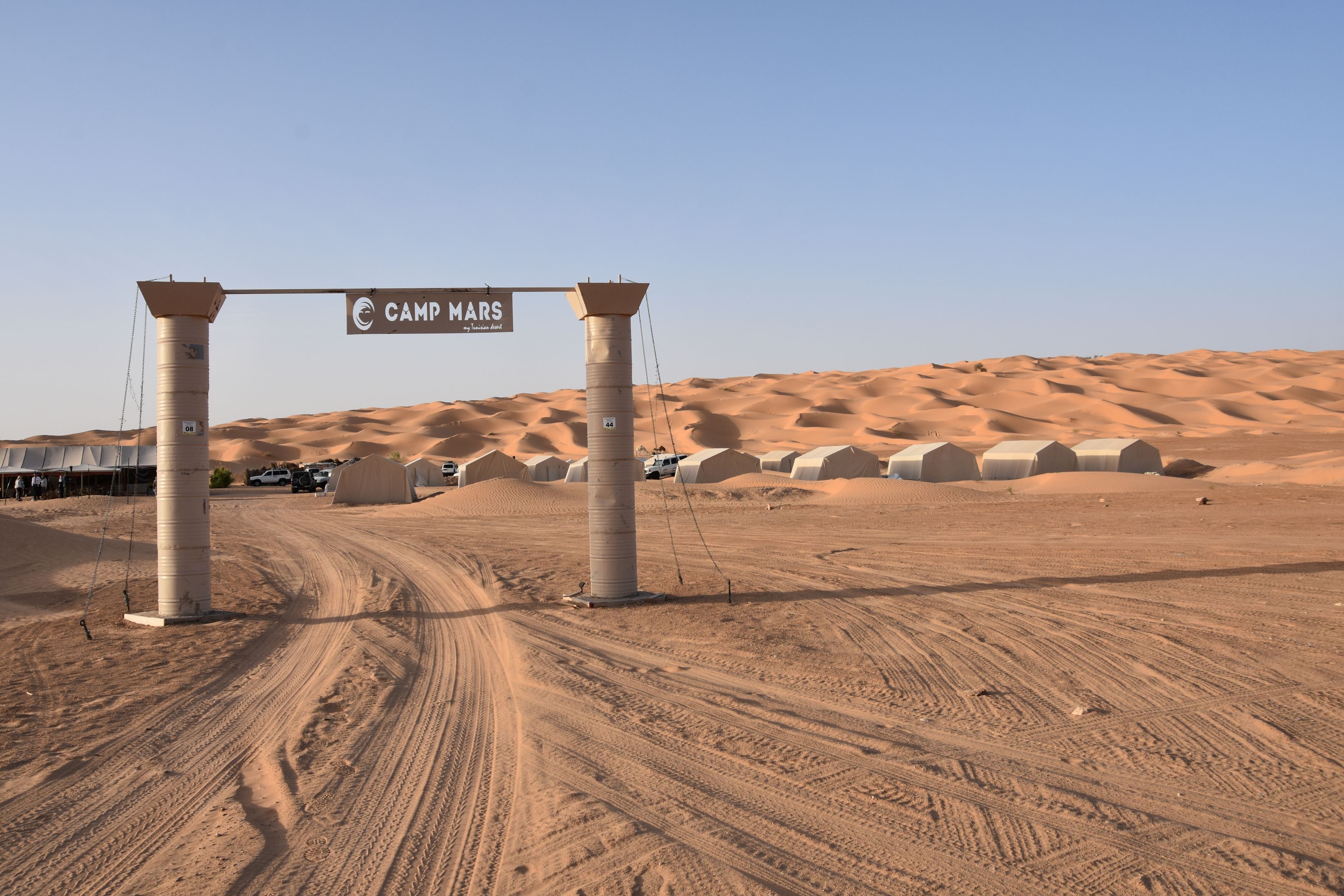 Vi overnatter på Camp Mars, hvor vi får en helt speciel ørkenoplevelse midt i Sahara. Foto Tom Dalgaard
