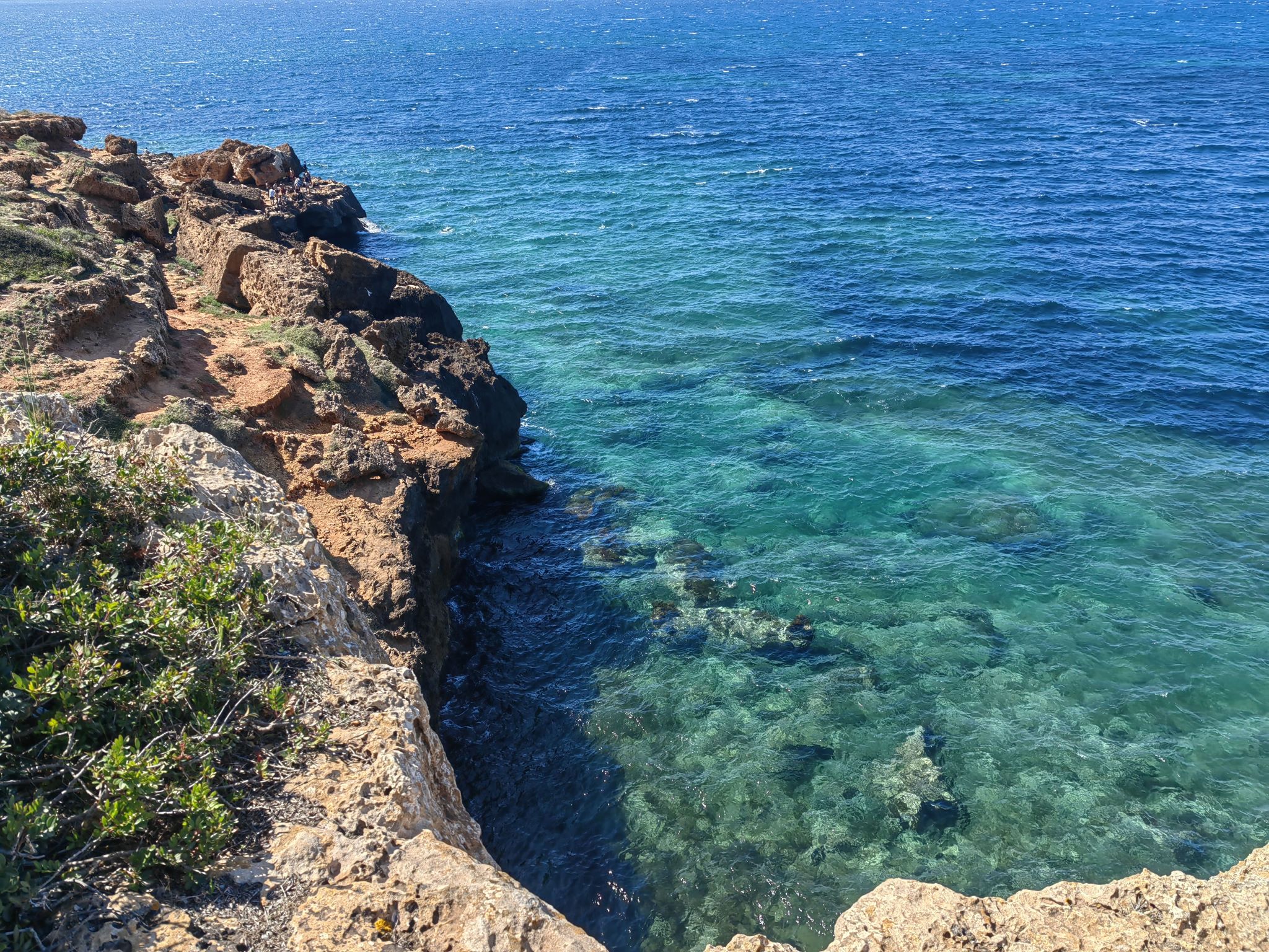 Krystalklart vand ved det romerske site, Tipaza. Foto Viktors Farmor