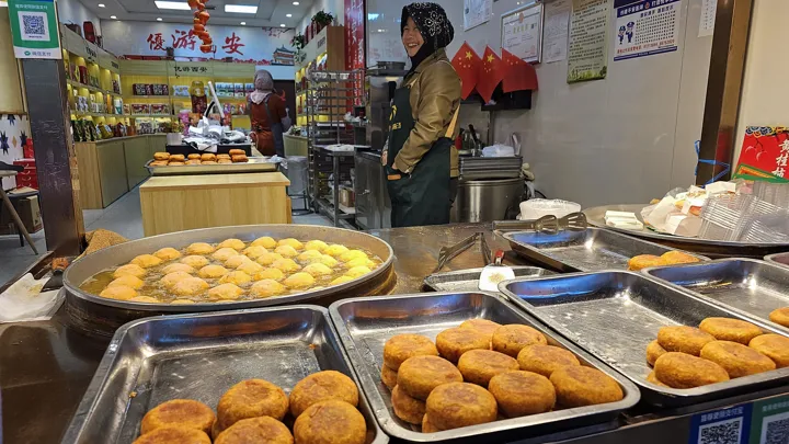 På vores rejse til Kina går vi en tur gennem det muslimske kvarter i Xi'an. Foto Carsten Lorenzen