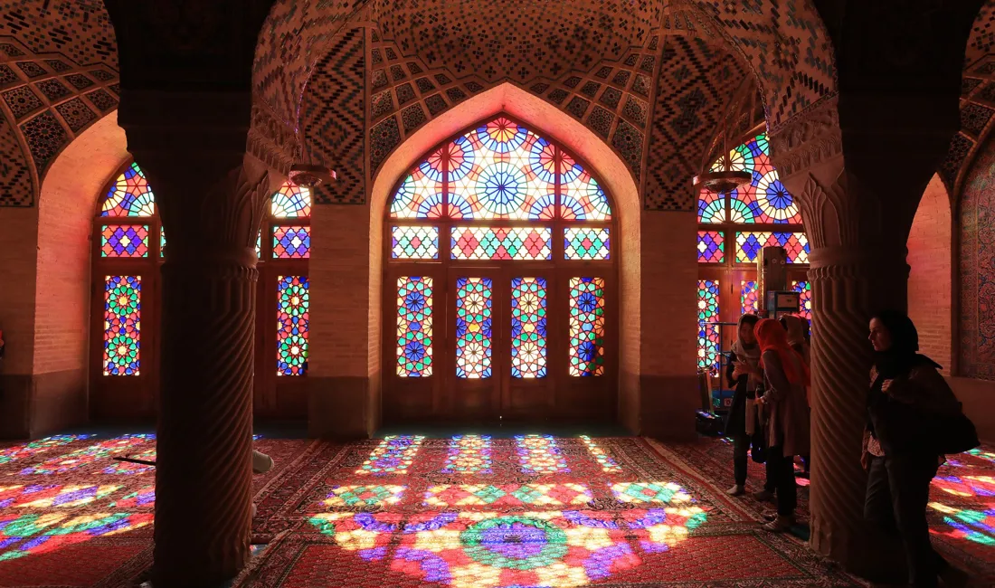 Den lyserøde moske Masjed-e Nasir-al-Molk i Shiraz. 