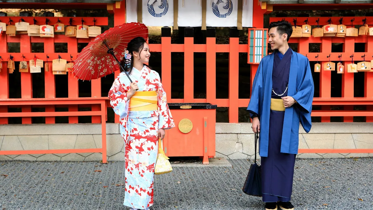 Det er ikke ualmindeligt at se mennesker i traditionelle dragter i Kyoto. Foto Anders Stoustrup