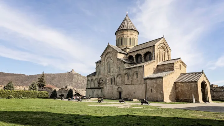 Oplev katedralen Svetickhoveli i den historiske by Mtskheta. Foto Inge Lynggard Hansen