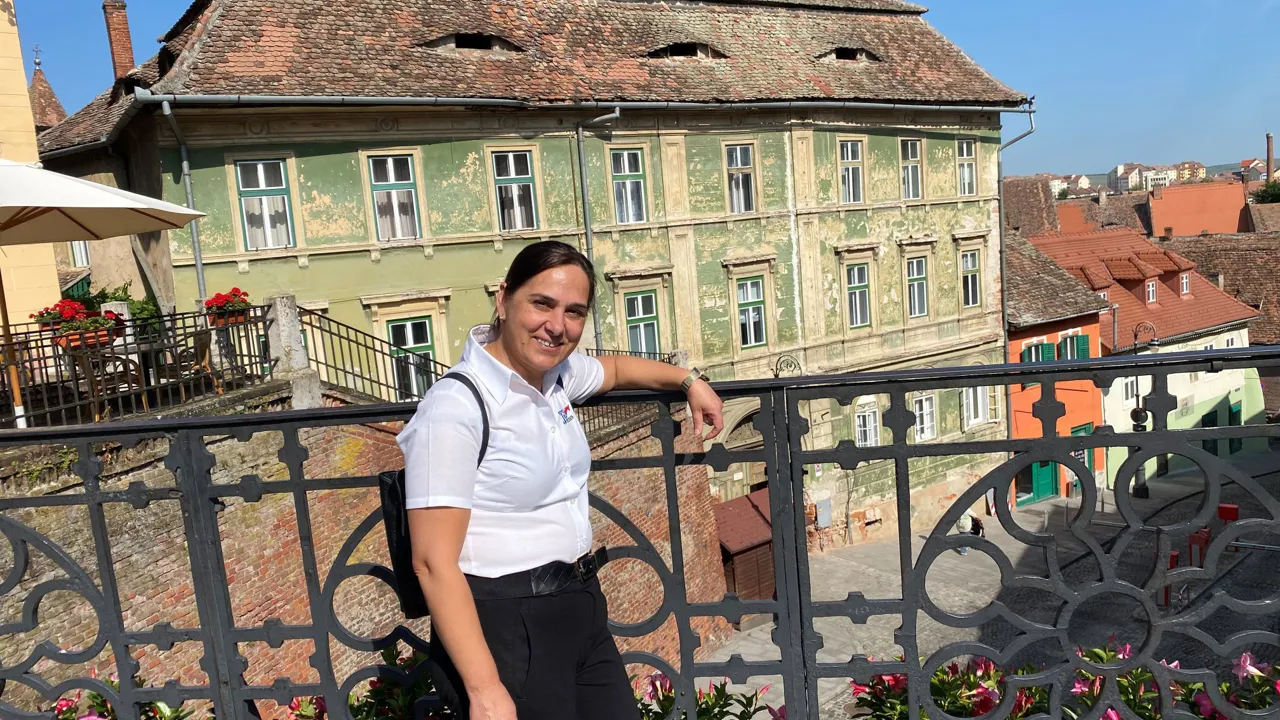 Rejsen er unik i kraft af rejseleder Carmen Vele, der er dansktalende rumæner. Foto Lone Ande