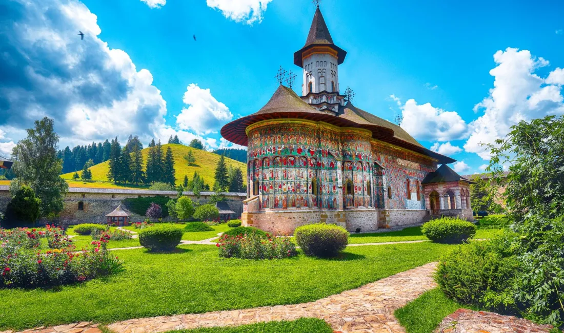 Sucevita er det største og mest storslåede af klostrene i Bukovina. Foto Viktors Farmor