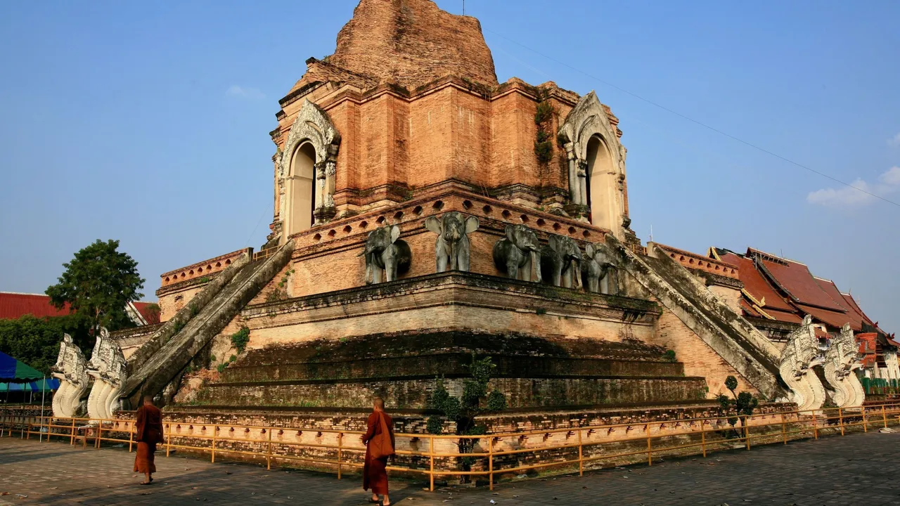 Wat Chedi Luang er blandt Chiang Mais helligste stupaer. Foto af Anders Stoustrup