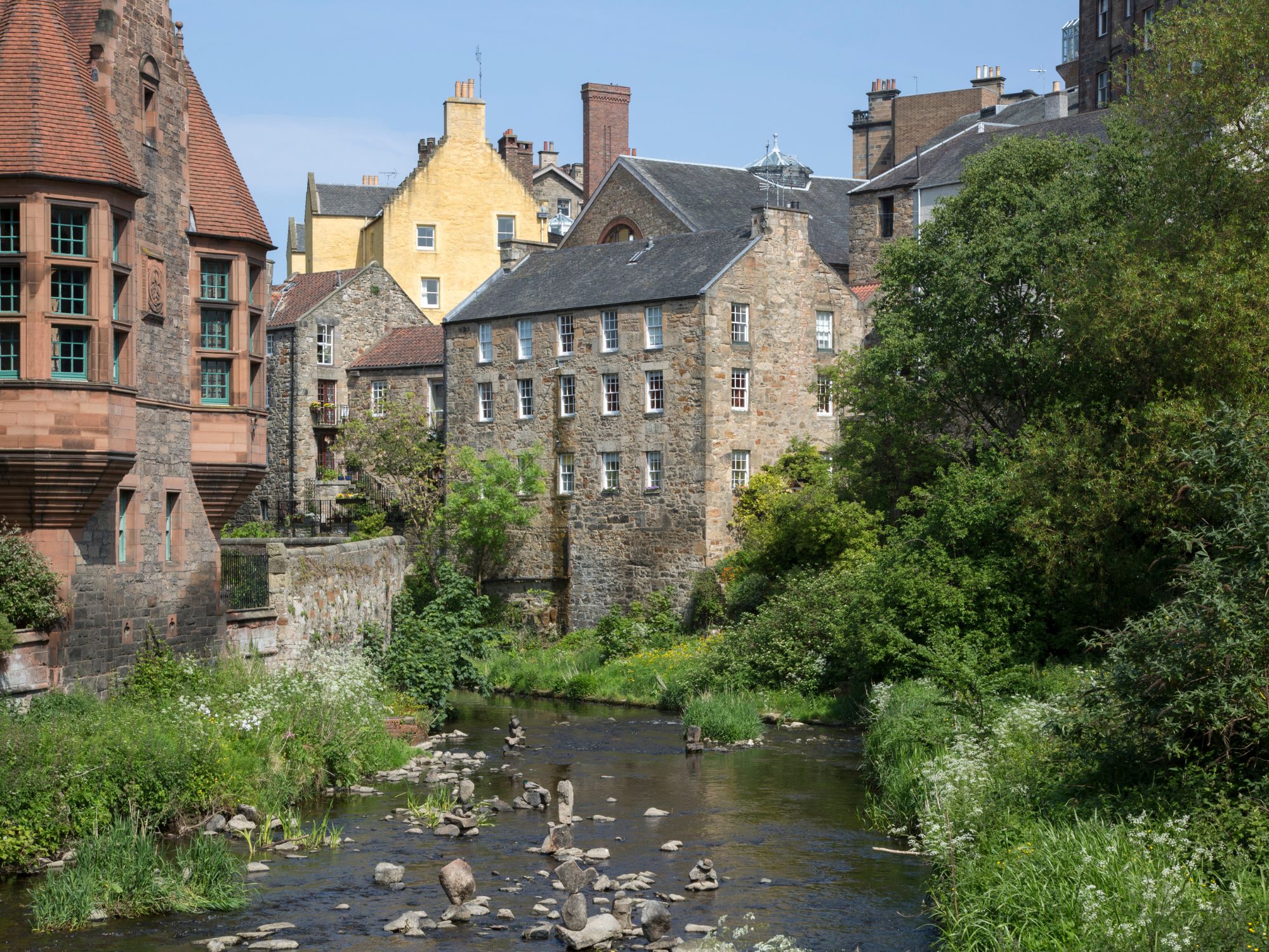 Den stemningsfulde flod The Water of Leith. Foto Viktors Farmor