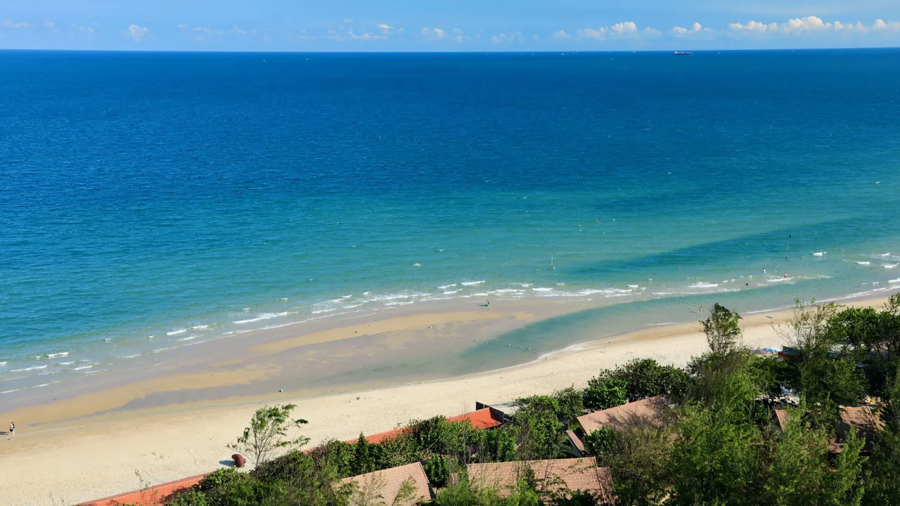 Udsigt over stranden fra Vias Vung Tau hotel. Foto af Anders Stoustrup