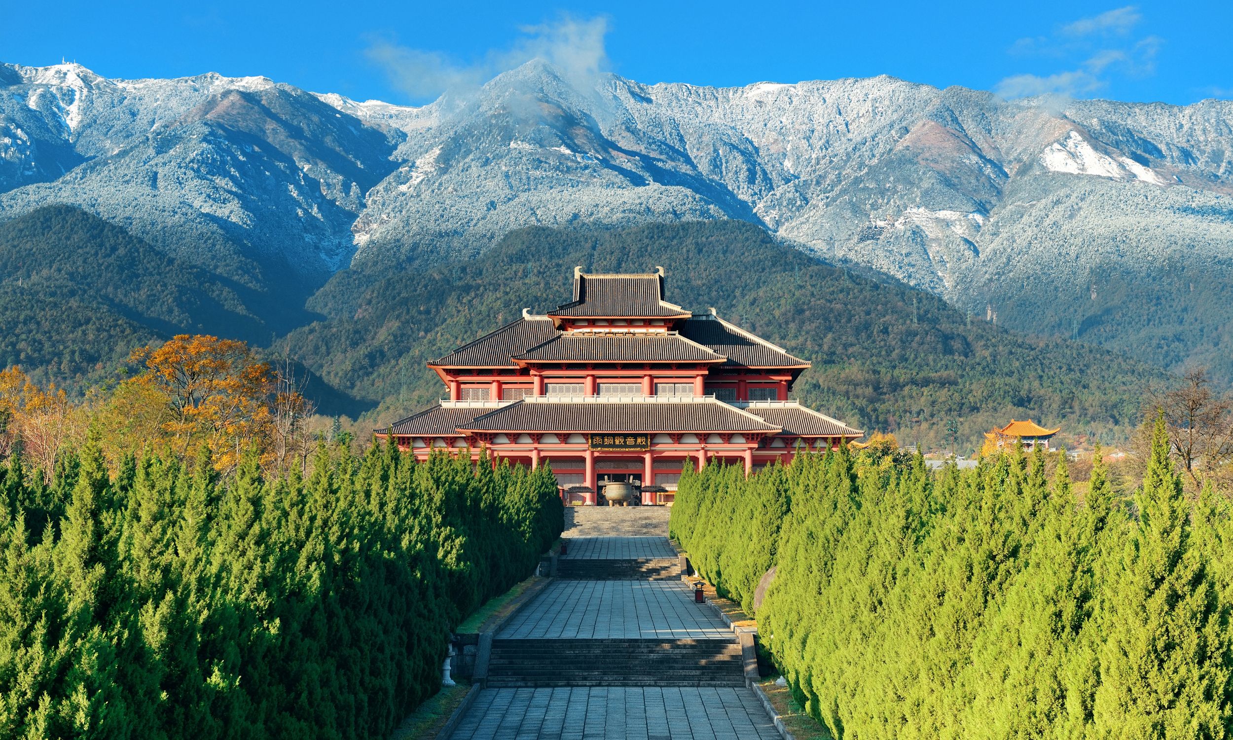 Indgangen til det historiske tempelkompleks i Dali. Foto Viktors Farmor