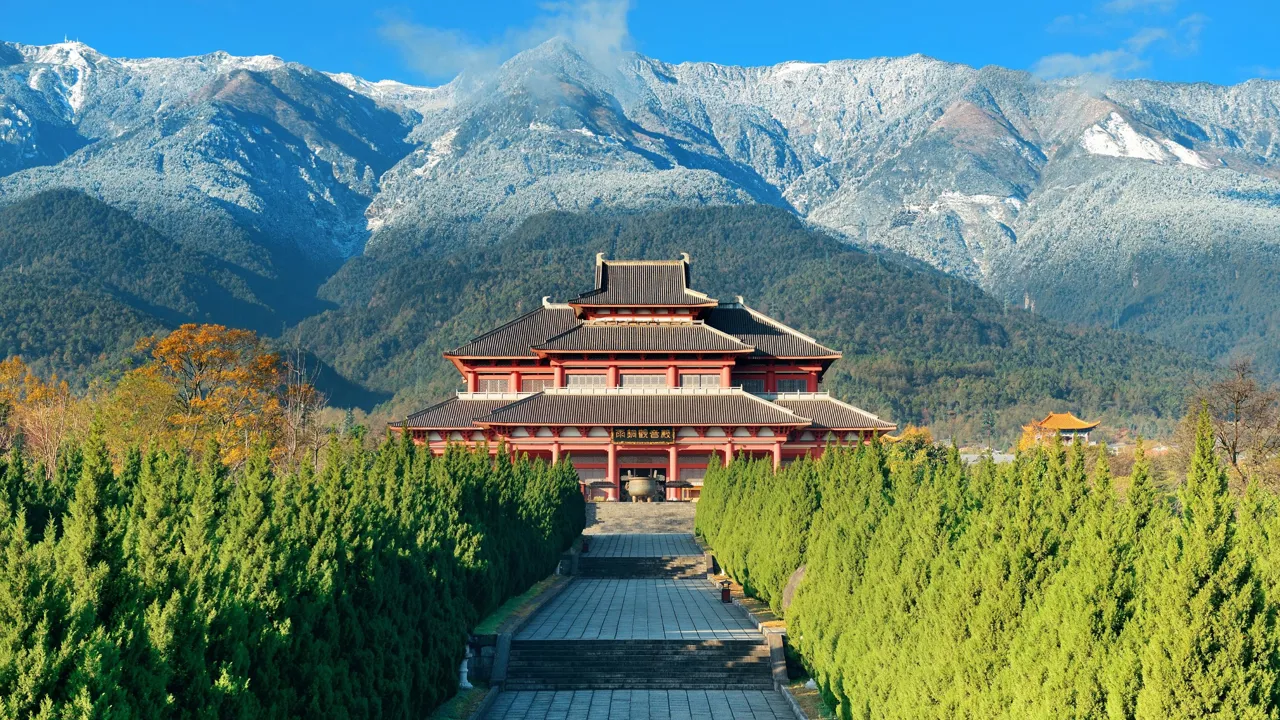 Indgangen til det historiske tempelkompleks i Dali. Foto Viktors Farmor