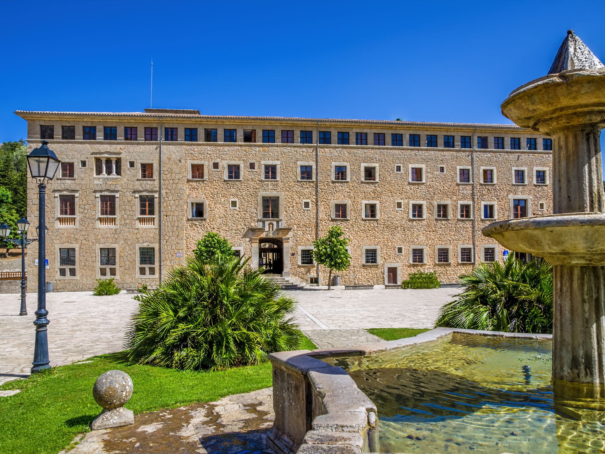 Lluc klosteret som er vores hjem de 3 første nætter. Foto Viktors Farmor