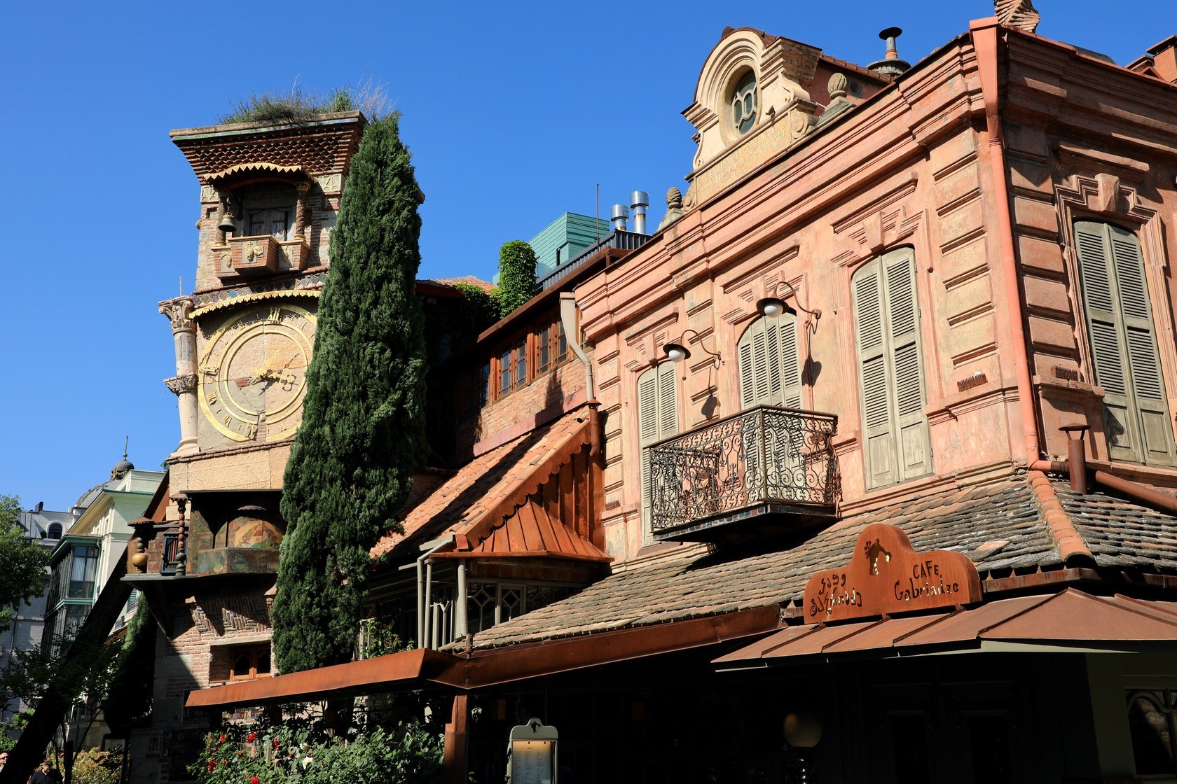 Det berømte skæve klokketårn i Tbilisi. Foto Anders Stoustrup