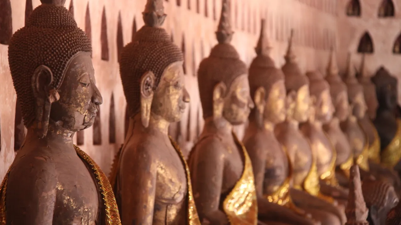 Wat Si Saket i Vientiane prydes af flere tusinde buddha statuer. Foto Viktors Farmor