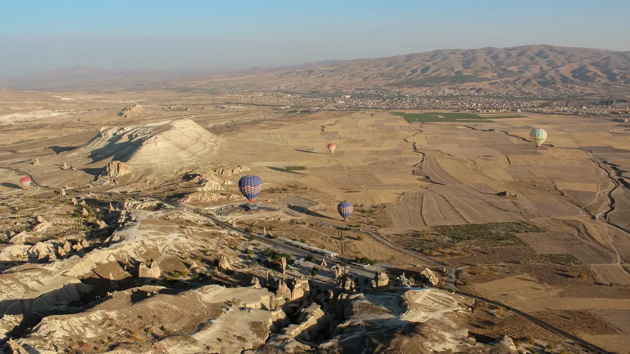 Måske bliver der lejlighed til at opleve landskabet i luftballon. Foto Tea Tougaard