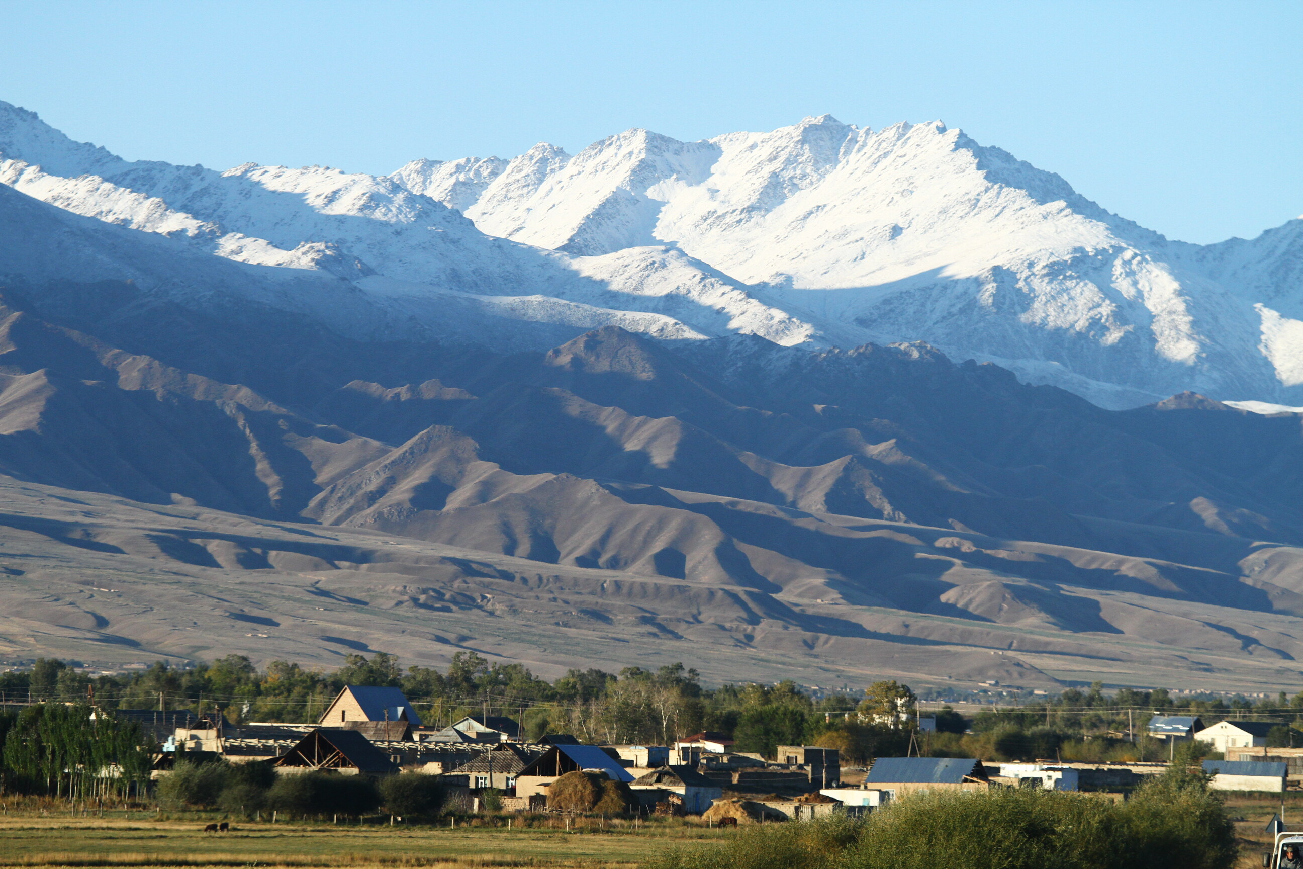 Vi kommer igennem flere små landsbyer i bjergene. Foto Finn L. Hansen