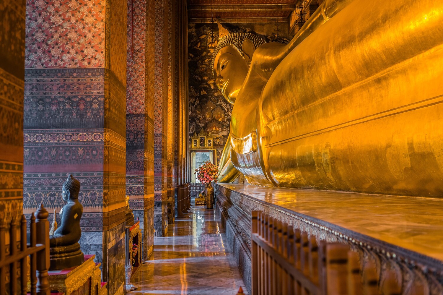 Den enorme liggende Buddha-figur i Wat Pho er et imponerende syn. Foto Viktors Farmor