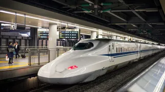 Lyntoget Shinkansen har en topfart på 320 kilometer i timen. Foto Viktors Farmor
