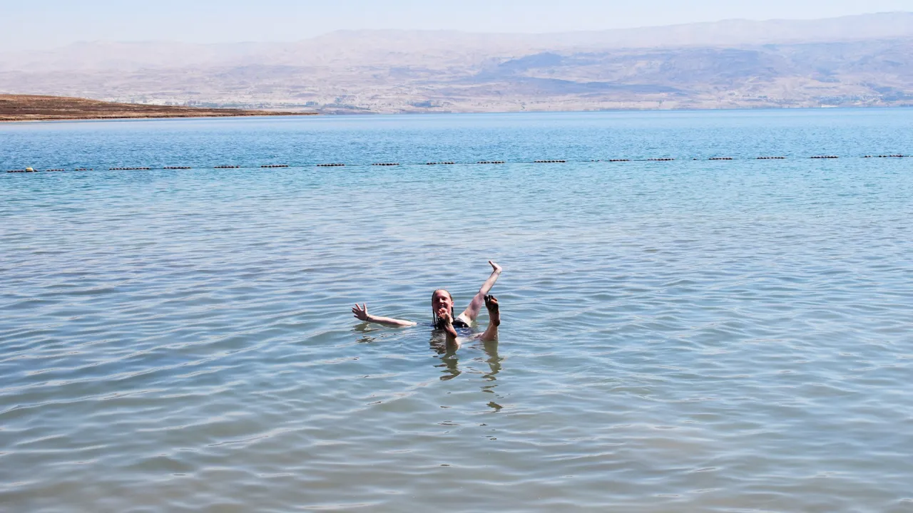 Var det noget med en badetur i Det Døde Hav med det høje saltindhold? Foto Anne Sophie Meyer Larsen