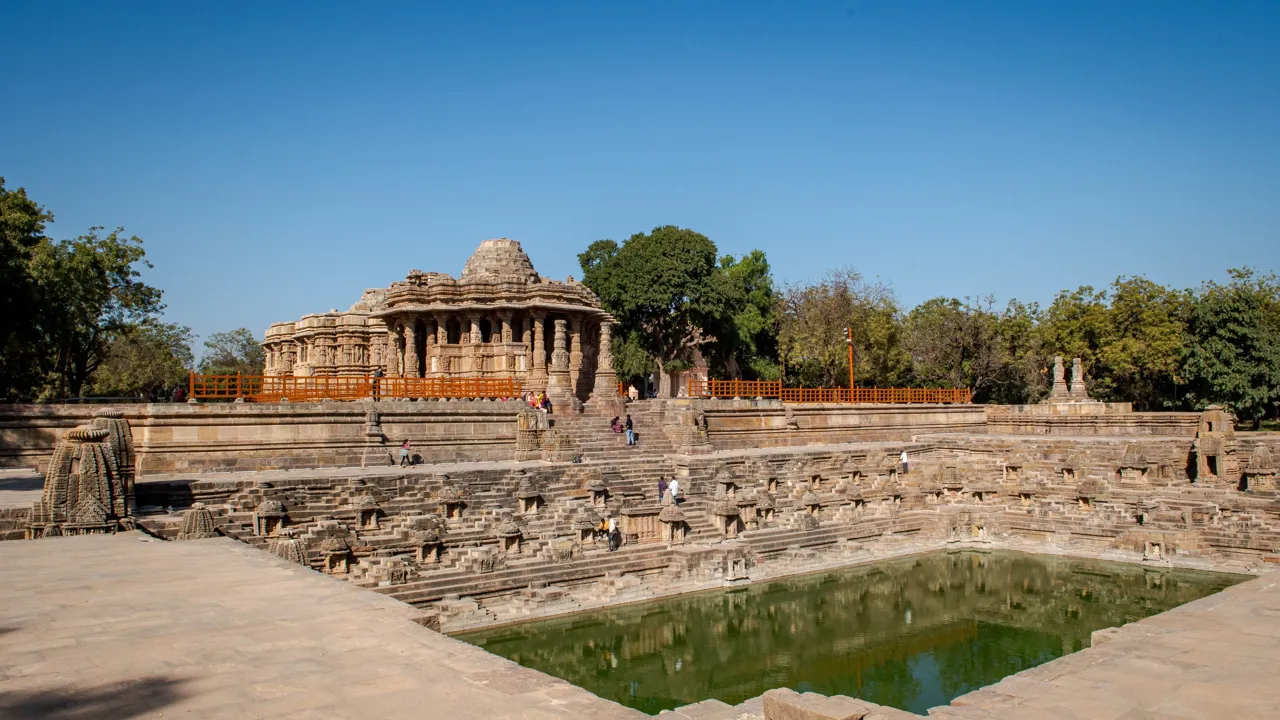 Vand er vigtig i en ørkenstat som Gujarat, så trappebrønde er en del af templerne flere steder. Foto af Viktors Farmor