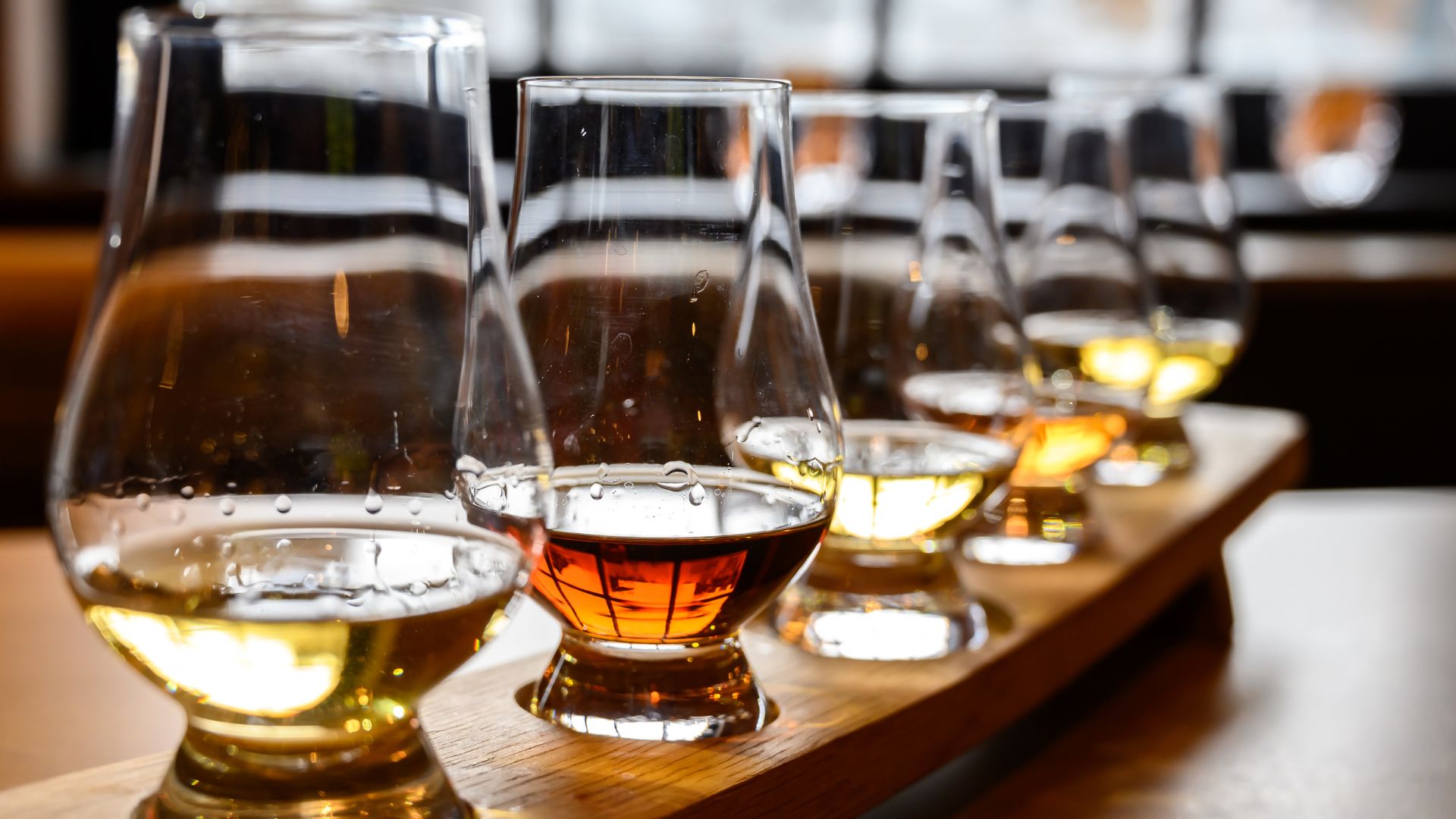 I Pitlochry smager vi på skotsk whisky og bliver klogere på traditionerne bag single malt. Foto Viktors Farmor