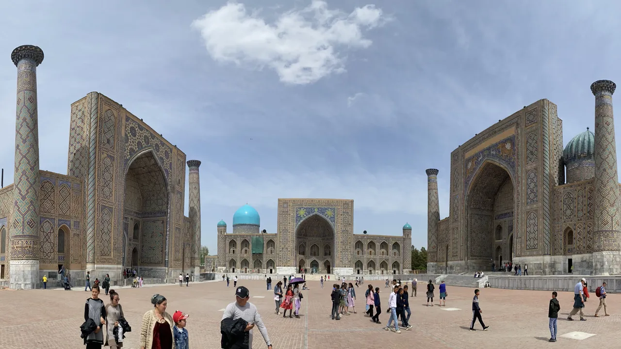 Registanplads i Samarkand, selve symbolet på Uzbekistans status i den islamiske verden. Foto Michael Høeg Andersen