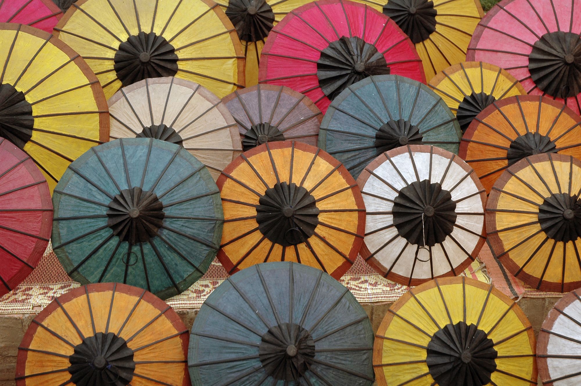 Vi får mulighed for at købe traditionelle beklædningsgenstande som beskyttelse mod solen eller som souvenir. Foto Viktors Farmor