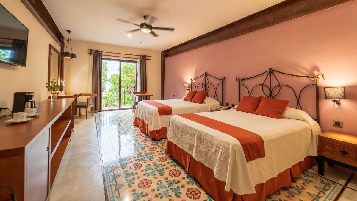 Hotel Mesón del Marqués ligger ved hovedpladsen Plaza Principal i Valladolid tæt på San Servacio katedralen. 