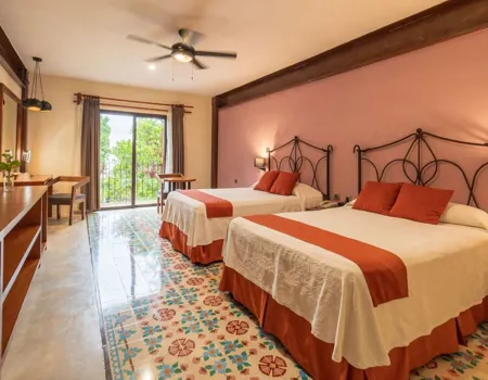 Hotel Mesón del Marqués ligger ved hovedpladsen Plaza Principal i Valladolid tæt på San Servacio katedralen.