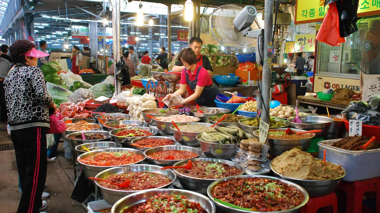 Et af de mange markeder som findes i Seoul. Foto Viktors Farmor