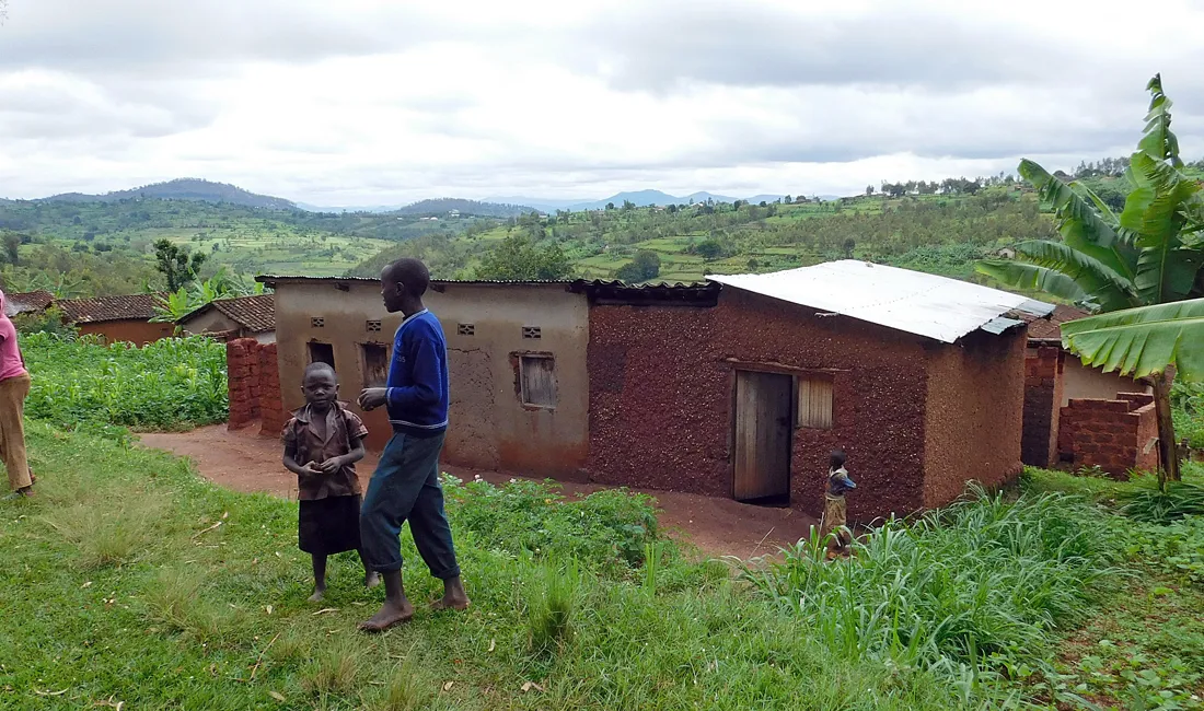 Livet er simpelt i en landsby i Rwanda. Foto Klaus Jørgensen