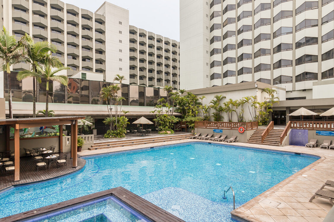 Hotellet er et større, moderne og komfortabelt by-hotel, med gode værelser og udendørs pool-område. 