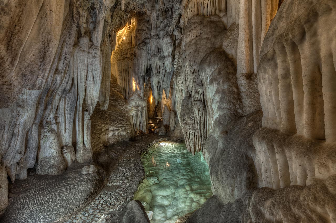 Maravillas-grotterne med de imponerende stalaktitter. Foto Rafael Asquith - City Council of Aracena