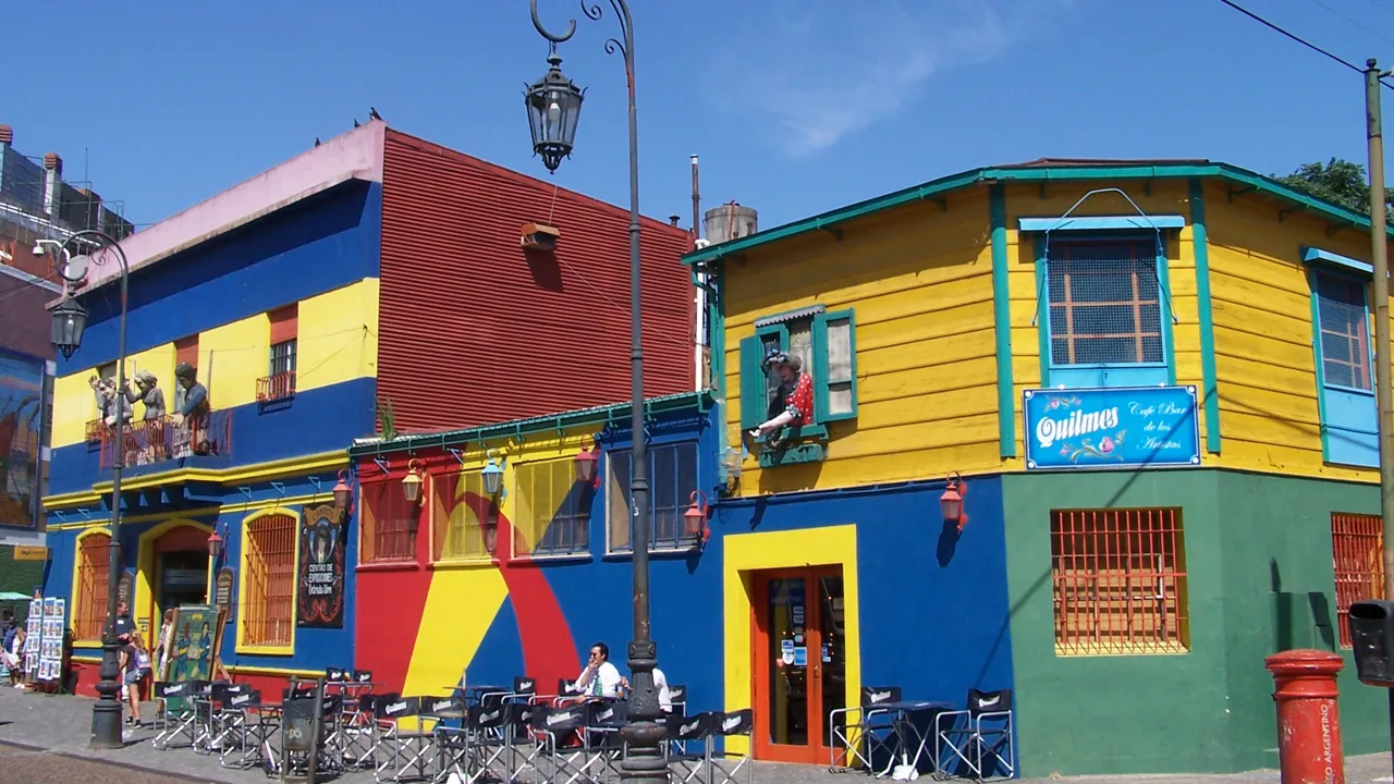 På vores byrundtur i Buenos Aires ser vi blandt andet det farverige kvarter La Boca. Foto Lene Bach Larsen