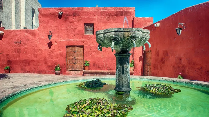 Vi nyder Santa Catalina klosteret i Arequipa på en rejse til Peru med Viktors Farmor. Foto Hannes Rada