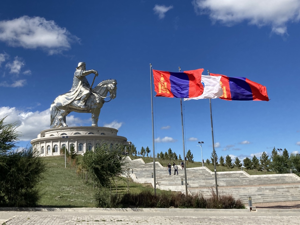 Et af Mongoliets mest markante monumenter, statuen af Djengis Khan. Foto Ulla Dons