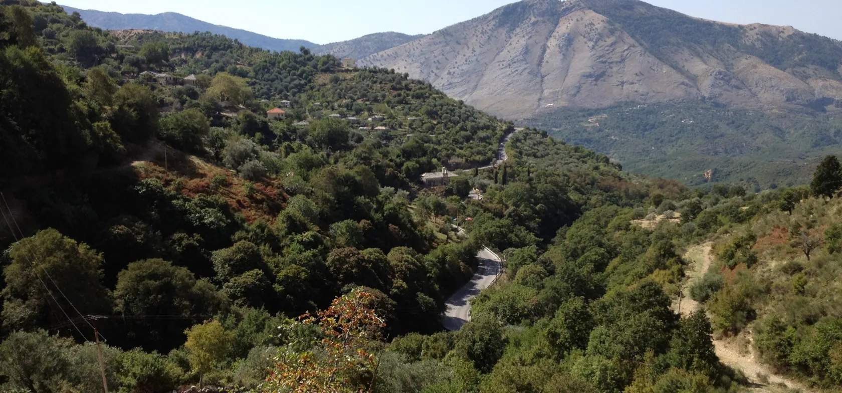 Vi kører gennem smukke landskaber på rejser til Albanien med Viktors Farmor. Foto Vagn Olsen