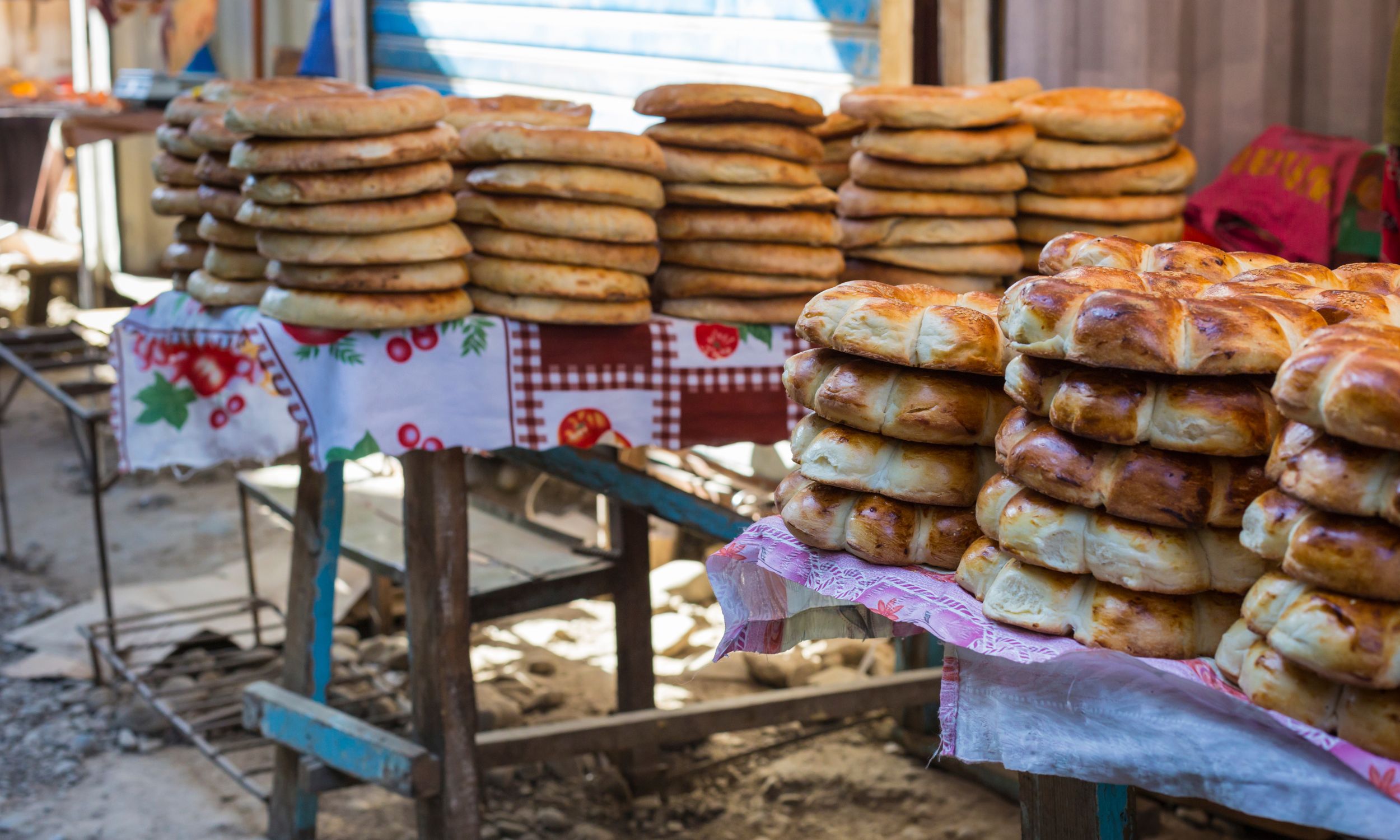 Vi tager på marked i den 3.000 år gamle by Osh. Foto Viktors Farmor