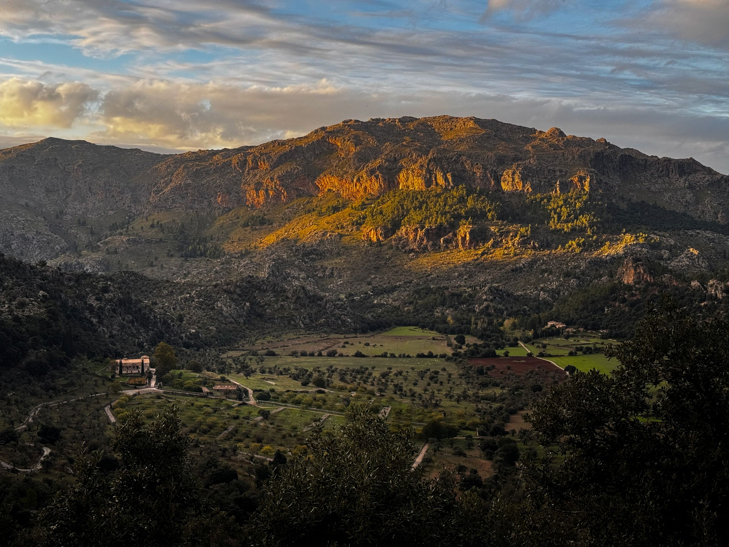 Mallorca byder på smukke solnedgange oppe fra bjergene. Foto Joshua Forteza Behrendt